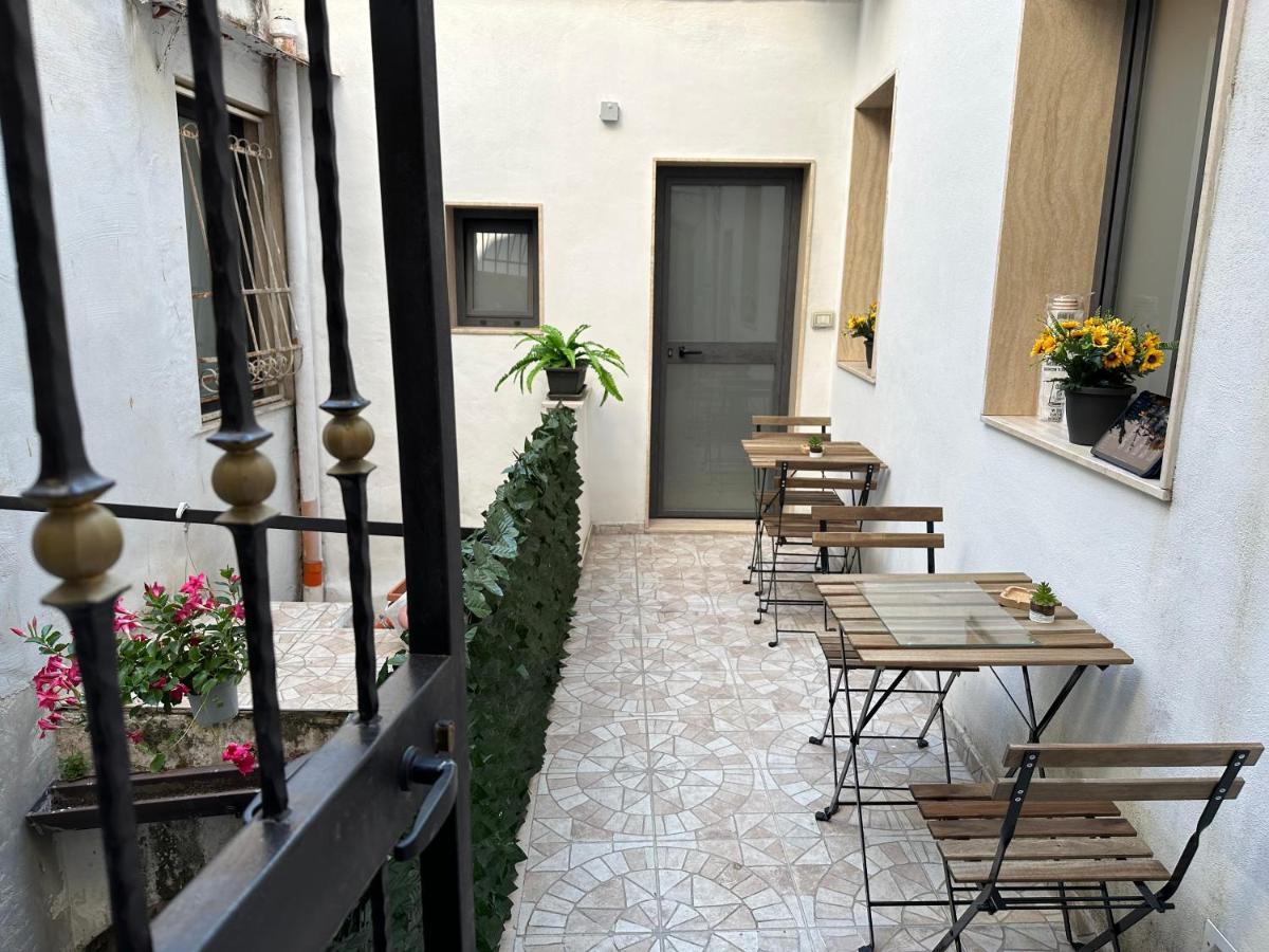 Del Carmine 23 Hotel Bari Bagian luar foto